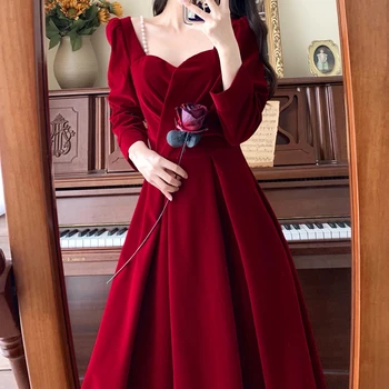 2021 Нова зимна рокля от кадифе за мъниста Дамска мода Елегантен тънък голям размер червени дълги рокли Жена