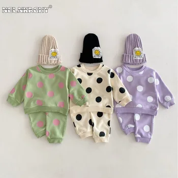 Корейска детска мода 2024 Пролет Ново пристигане: Сладък суитчър на точки + панталон комплект за малки деца, бебешки ежедневни спортни костюми от две части